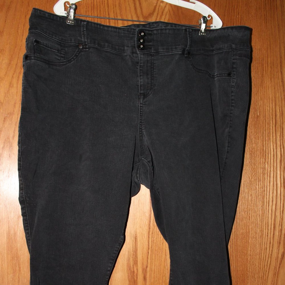 Torrid Size 28R Black Jeggings